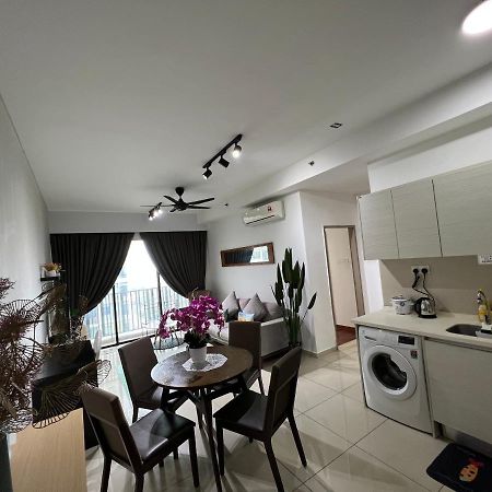 D'Gunduls Homestay Family Suite 2R 2B By Dgh I-City Shah Alam Exterior photo